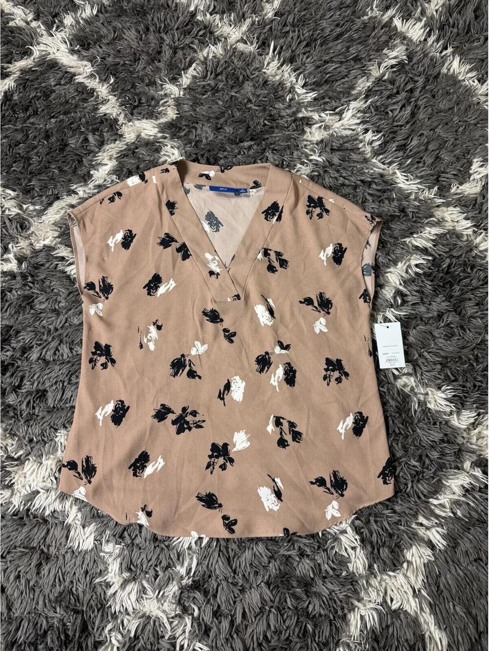 Apt 9 Womens M Top V-Neck Cap Sleeve Blouse Tan Brown Black Floral Abstract NWT